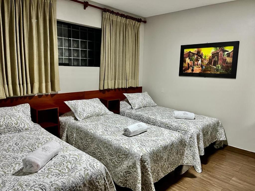 Imperial Inn Lima Bagian luar foto