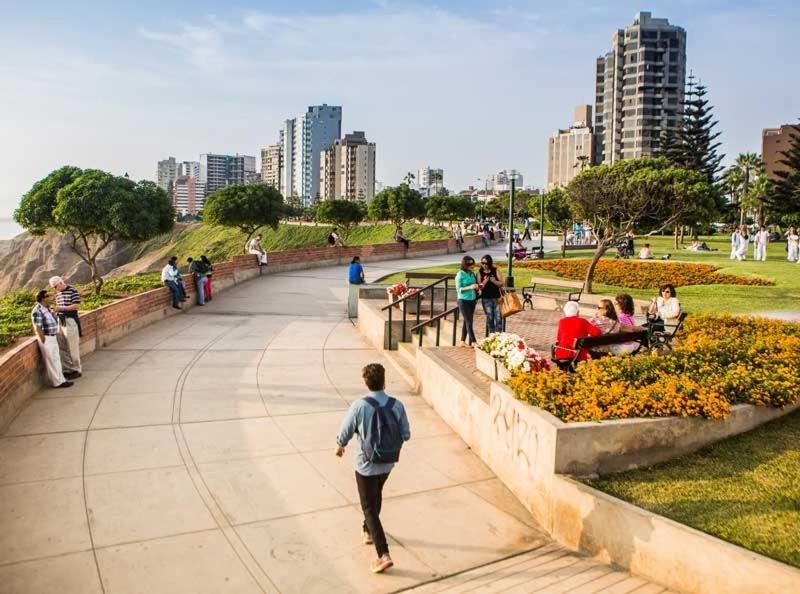 Imperial Inn Lima Bagian luar foto