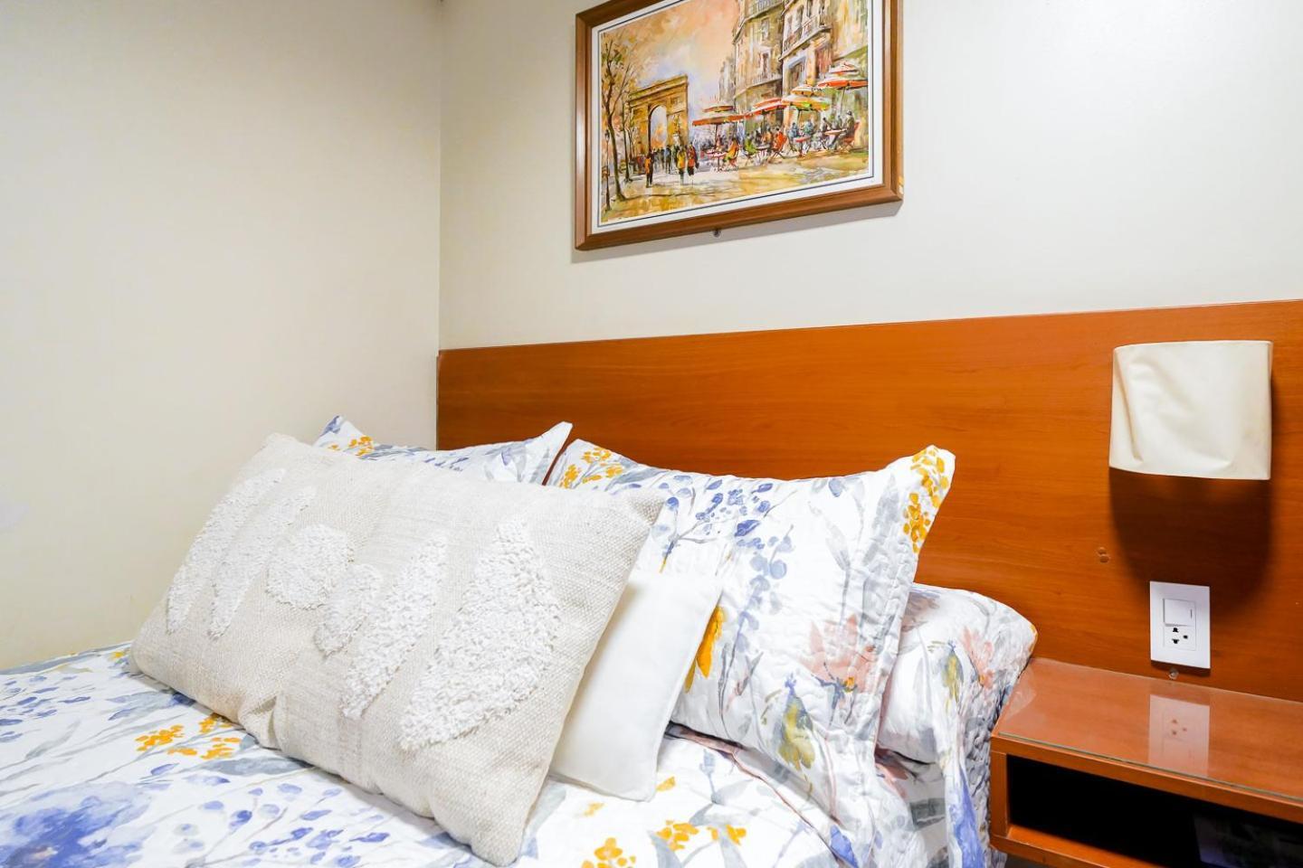 Imperial Inn Lima Bagian luar foto