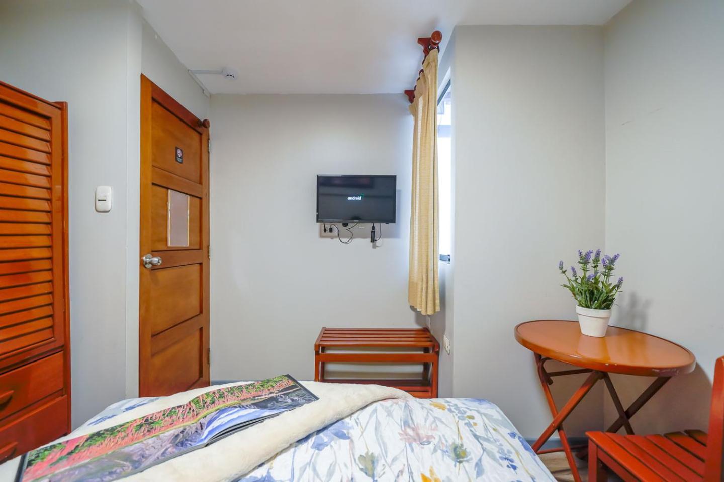 Imperial Inn Lima Bagian luar foto