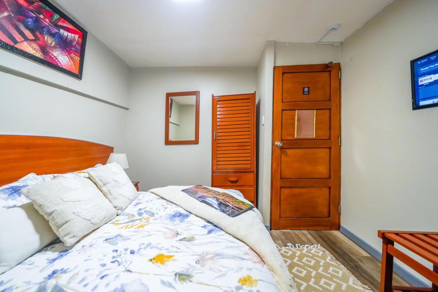 Imperial Inn Lima Bagian luar foto
