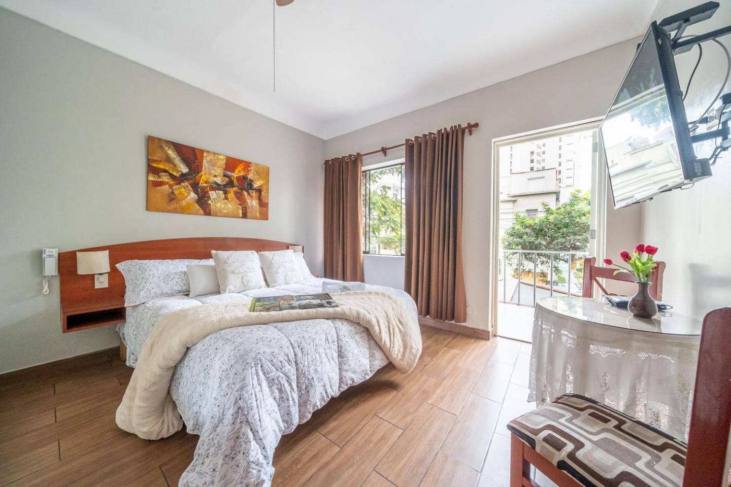 Imperial Inn Lima Bagian luar foto