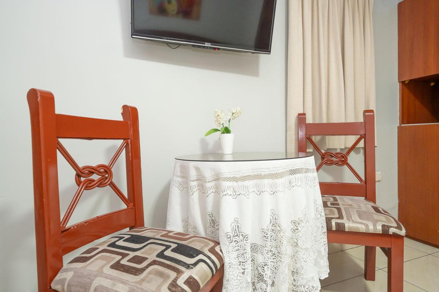 Imperial Inn Lima Bagian luar foto