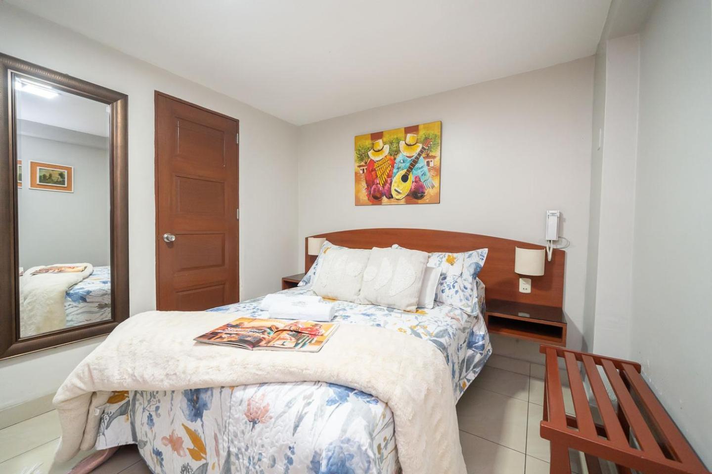 Imperial Inn Lima Bagian luar foto