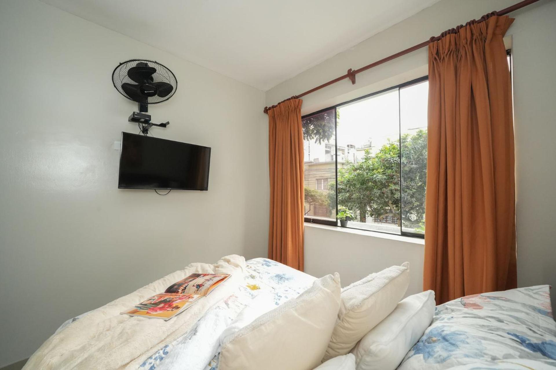 Imperial Inn Lima Bagian luar foto