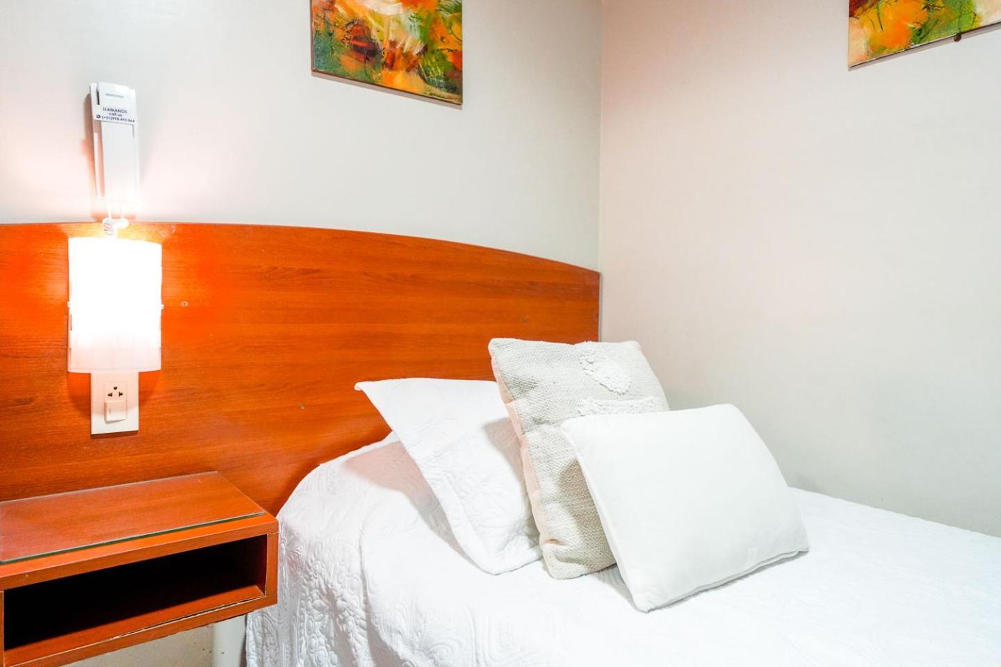 Imperial Inn Lima Bagian luar foto